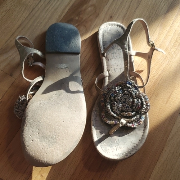 REPORT gold flat thong sandals with beaded flower size 10.5 - Picture 5 of 5